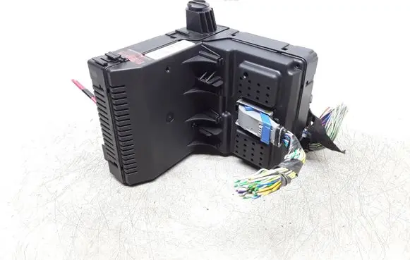 Volvo XC70 Fuse module 30786889 28087583