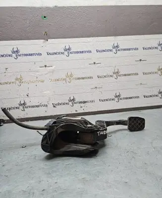 Volkswagen Touran I Clutch pedal 1T1721059AH
