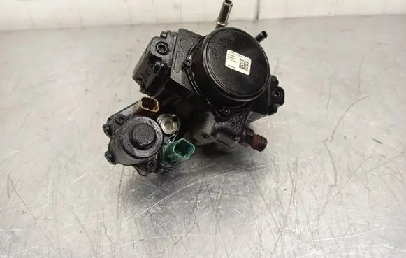 Ford Kuga II Fuel injection high pressure pump 9424A050A 0366960EHR 9687959180