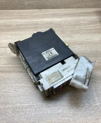 Toyota Prius+ (ZVW40) Fuse module 8922147211