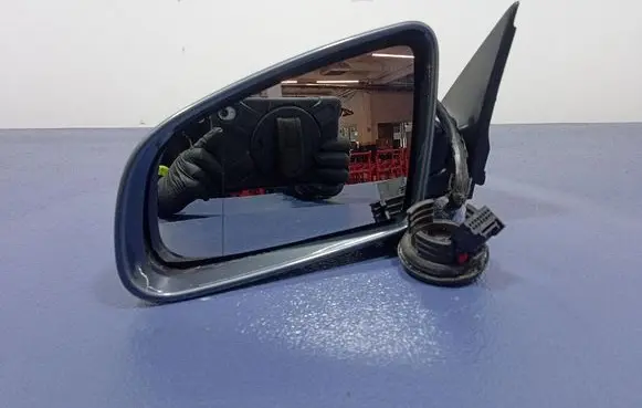 Audi A3 S3 A3 Sportback 8P Front door electric wing mirror 