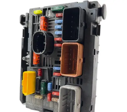 Peugeot 308 Fuse box set 9666700480 R05