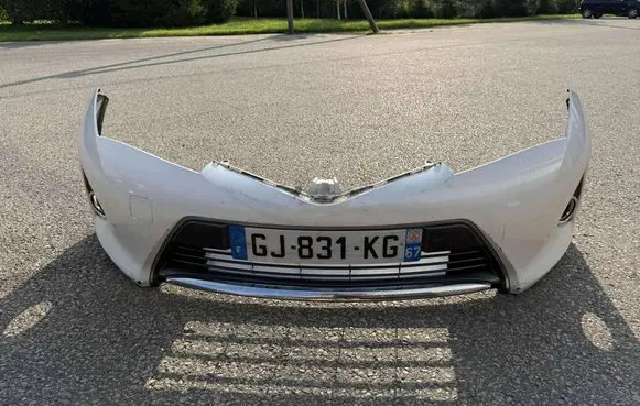 Toyota Auris E180 Front bumper