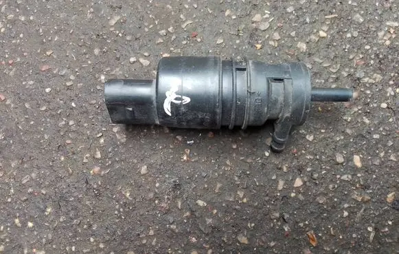 Volkswagen Golf VII Windscreen/windshield washer pump 1K5955651