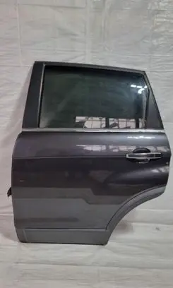 Chevrolet Captiva Rear door