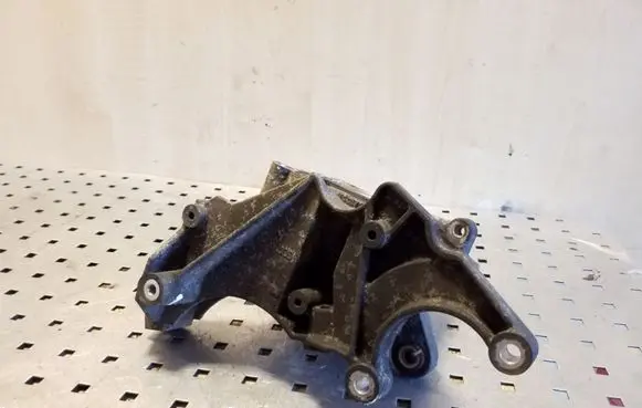 Volkswagen Touareg I Power steering pump mounting bracket 059145169AA
