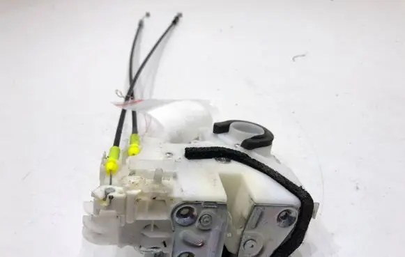 Suzuki Vitara (LY) Rear door lock 8230154P02