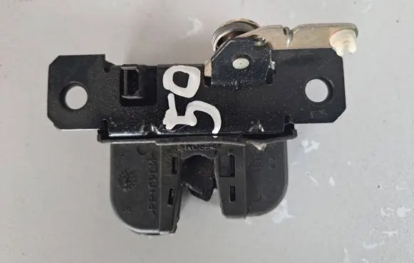 Audi A4 S4 B8 8K Tailgate/trunk/boot lock/catch/latch 389829505f