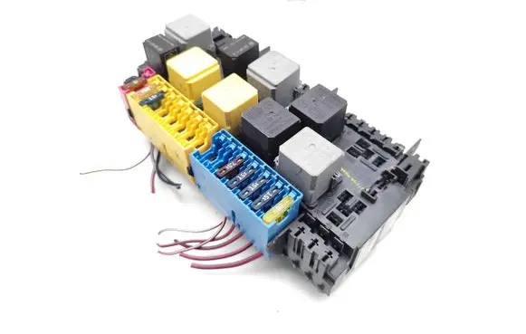 Mercedes-Benz ML AMG W166 Fuse module A1669063801 13935164 13935164-01