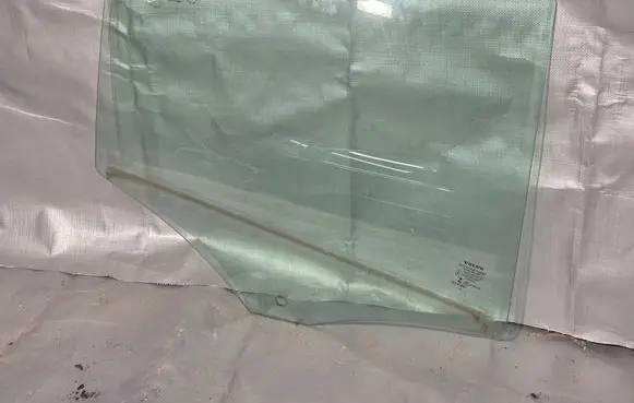Volvo S60 Rear door window glass 43R001025 E000184