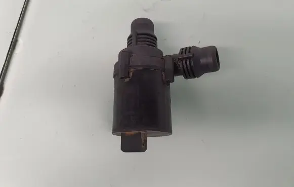 BMW 5 E39 Electric auxiliary coolant/water pump 8381989 64118381989 64110304850