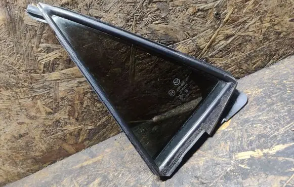 Mazda 3 II Rear vent window glass BBN973651