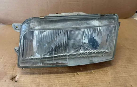 Mitsubishi Space Wagon Headlight/headlamp 11037624