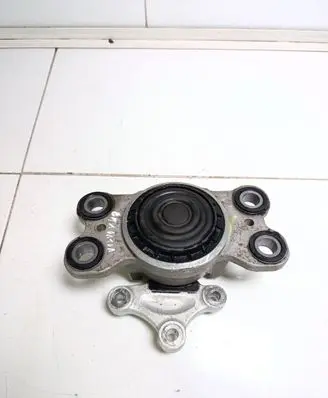 Volvo V60 Engine mount bracket 31262710 281111