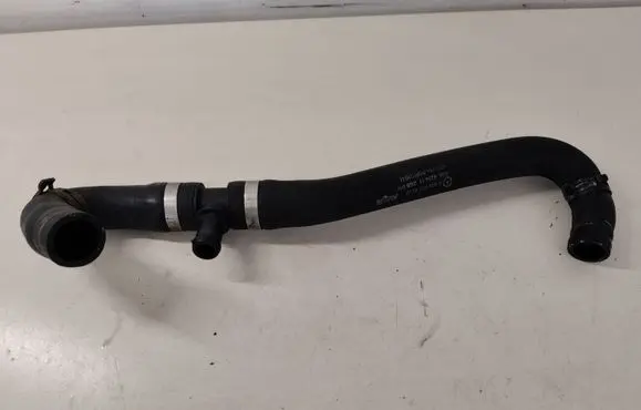 Mercedes-Benz Vito Viano W639 Engine coolant pipe/hose A6398329123
