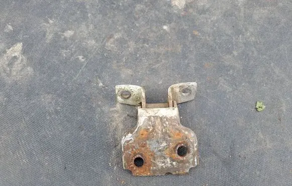 Suzuki Vitara (ET/TA) Front door upper hinge