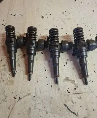 Volkswagen Touran I Fuel injectors set 038130073BN