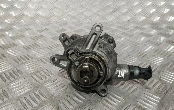 Volvo V70 Vacuum pump 30731825