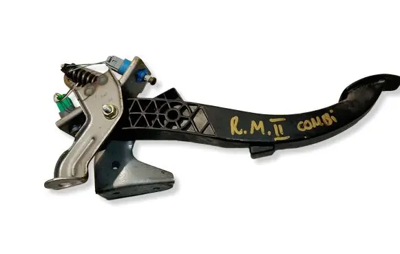 Renault Megane II Clutch pedal 8200155984