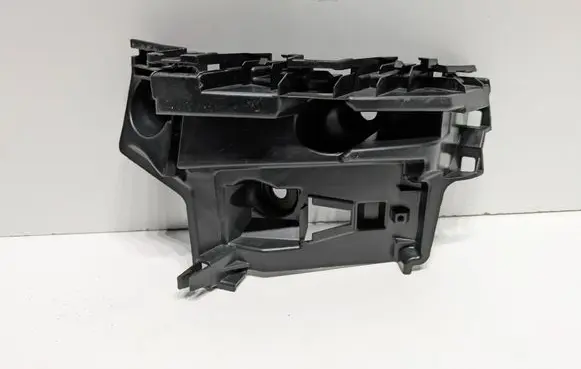 Rear bumper mounting bracket