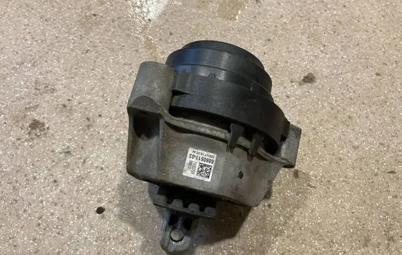 BMW 5 G30 G31 G38 Engine mount bracket 6860511