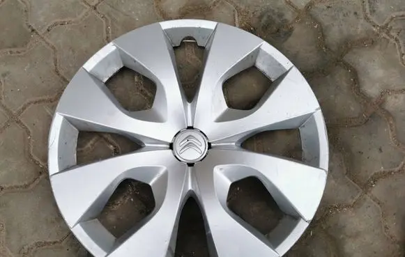 Citroen Berlingo R16 wheel hub/cap/trim 9800025677 9800025777