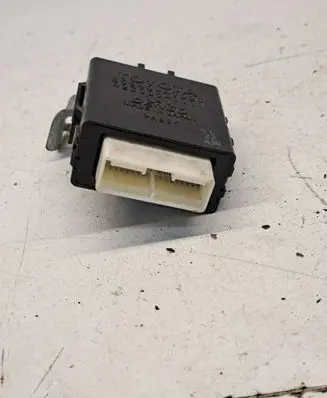 Toyota Prius (XW30) Hazard warning light relay 8594047020 4230001111
