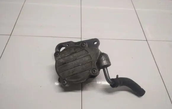 Toyota Yaris Vacuum pump ST553M1