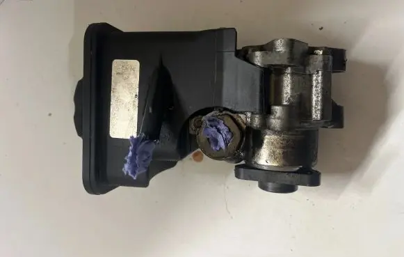 BMW 3 E46 Power steering pump 91208