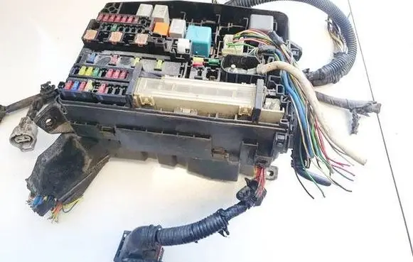 Toyota Auris 150 Fuse box set 7233R0A2
