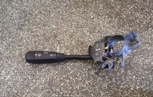 Mercedes-Benz E W210 Indicator stalk A2105450110