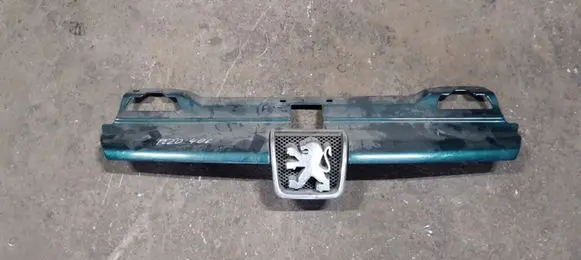 Peugeot 406 Front bumper upper radiator grill 9616258477