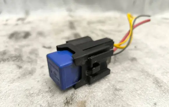 Renault Trafic III (X82) Other relay 252300973R 12V70A V23134J52X518