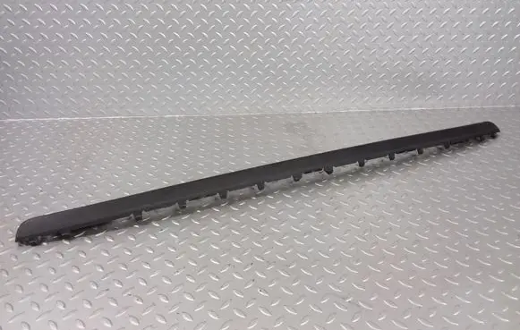 Audi Q7 4M Rear bumper trim bar molding 4M0807541