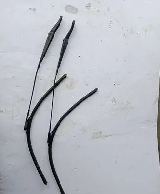 Opel Zafira C Front wiper blade arm 20812593
