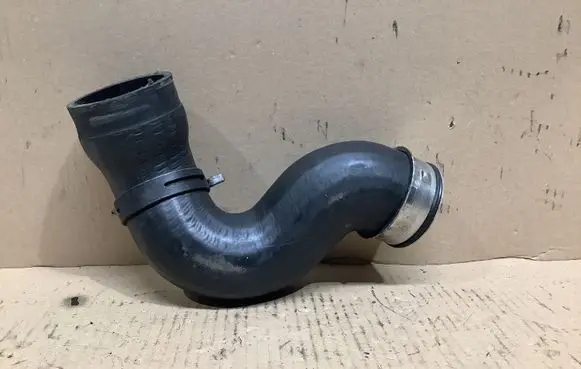 Volkswagen PASSAT B6 Intercooler hose/pipe 