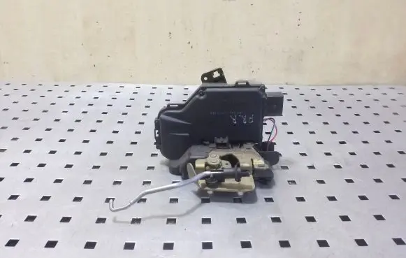 Audi A6 S6 C5 4B Front door lock 4B1837016B