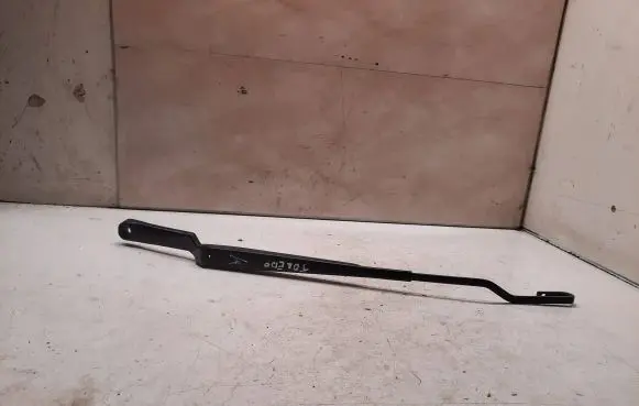 Front wiper blade arm