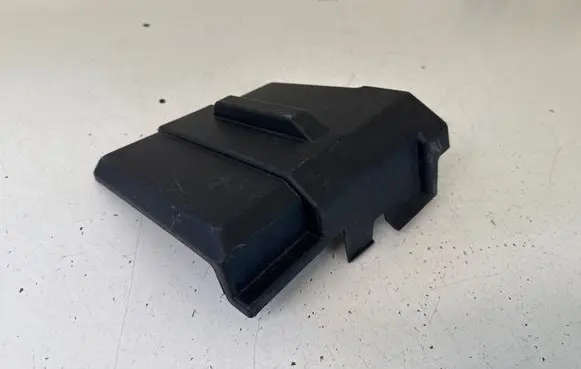 Opel Vivaro Fuse box cover 8200046403 91165778