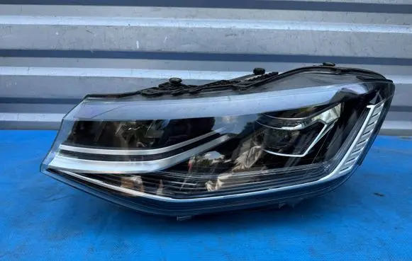 Volkswagen Caddy Headlight/headlamp 2K8941773M