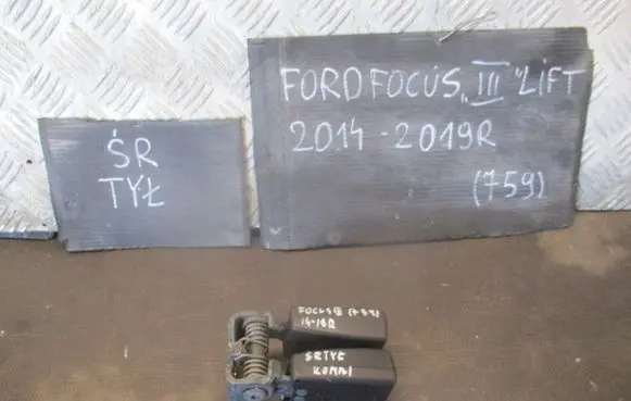 Ford Focus Seat belt trim 