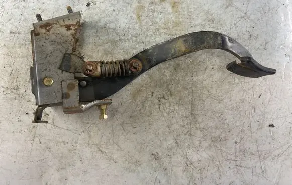 Mitsubishi Pajero Sport I Brake pedal