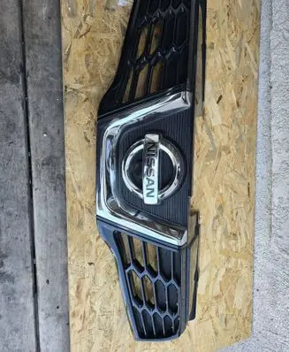 Nissan Qashqai Front bumper upper radiator grill 62310BR10A