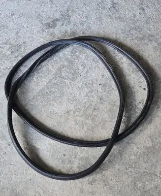 Trunk rubber seal (body)