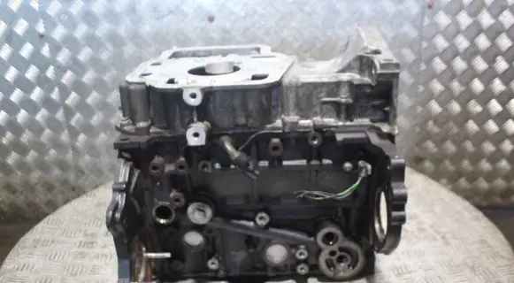 Opel Astra J Engine block D13302