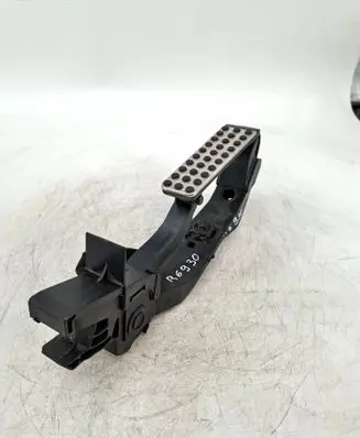 Mercedes-Benz E W211 Accelerator throttle pedal A2113010001 SP5183