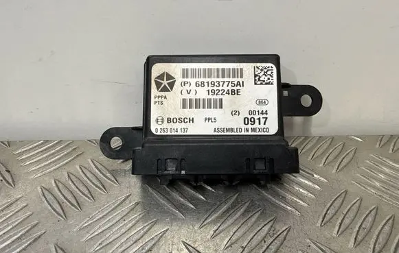 Chrysler Pacifica Parking PDC control unit/module 68193775AI