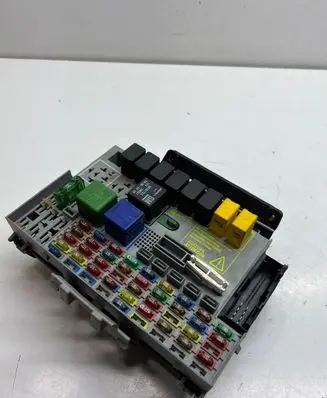 Opel Zafira A Fuse box set 24412497