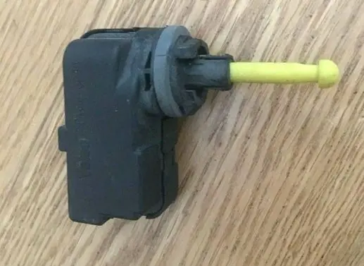 Opel Corsa C Headlight level adjustment motor 24405672