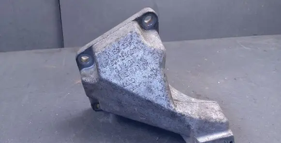 Audi A4 S4 B5 8D Engine mounting bracket 8D0199307K